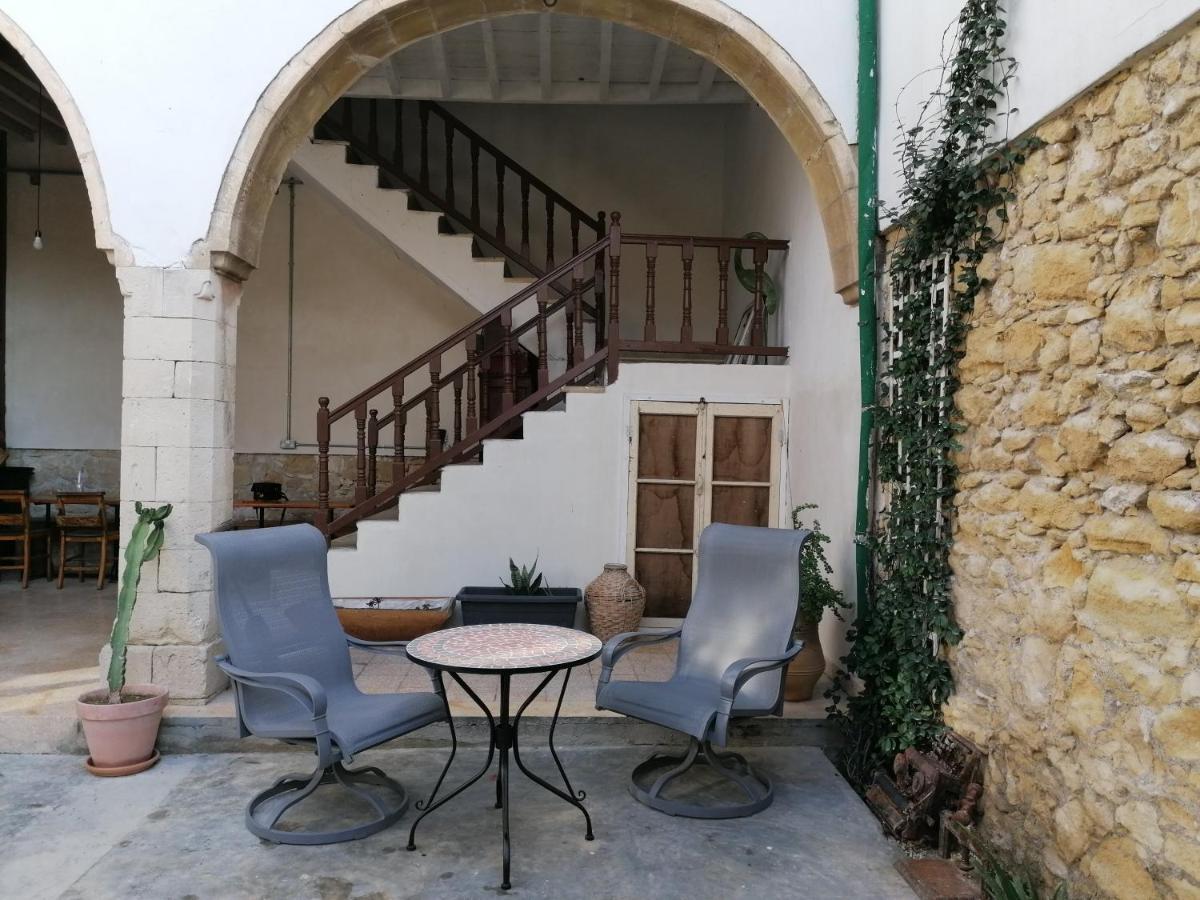 Le Mat Hostel Larnaca Exterior photo